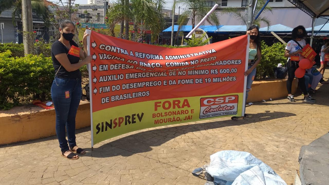 Foto 15 de 17 — Manifestantes fazem ato "Fora Bolsonaro" na Praça Santa Cruz; veja imagens